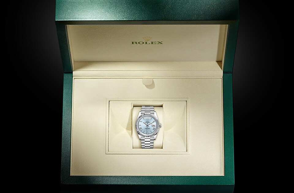 Rolex Day-Date 40 Oyster, 40 mm, platinum m228236-0012 at Royal de Versailles