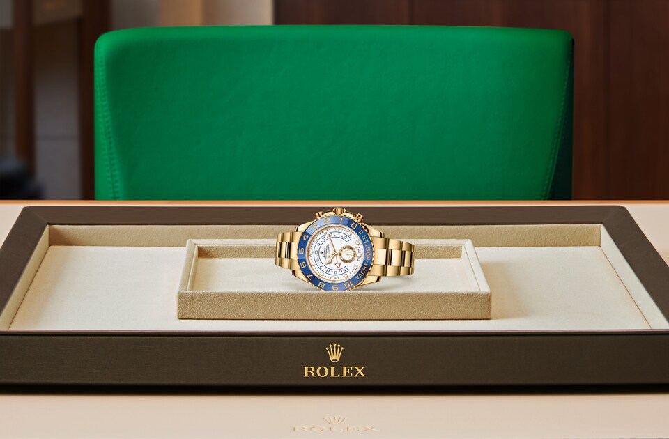 Rolex Yacht-Master II Oyster, 44 mm, yellow gold m116688-0002 at Royal de Versailles