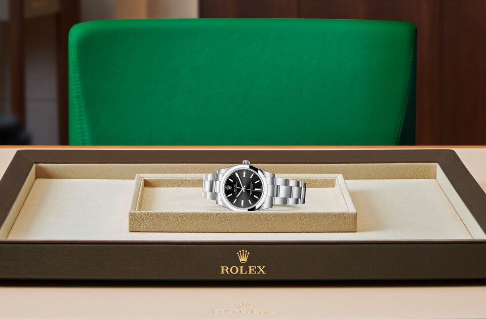 Rolex Oyster Perpetual 34 Oyster, 34 mm, Oystersteel m124200-0002 at Royal de Versailles
