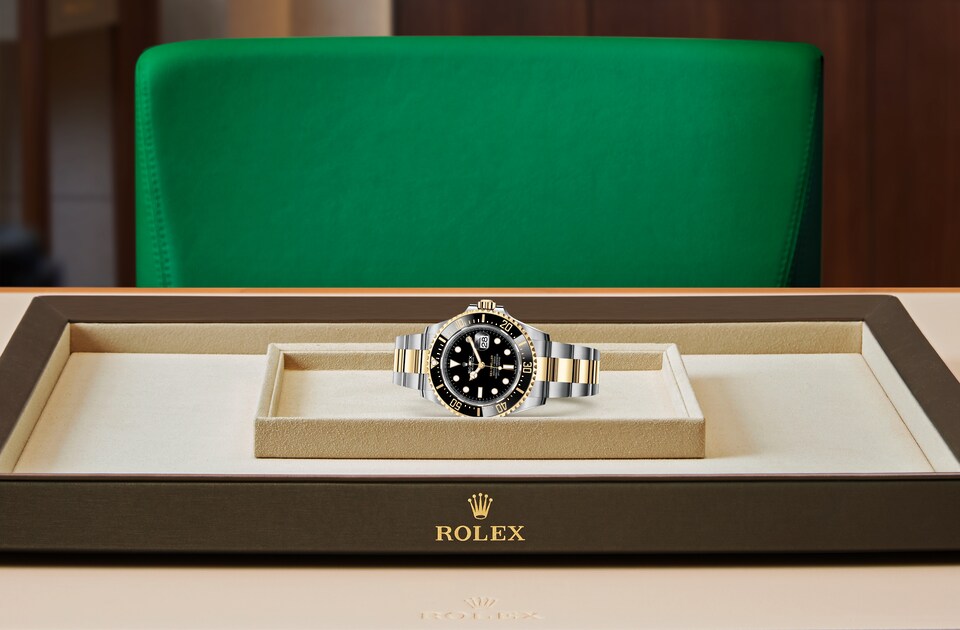 Rolex Sea-Dweller Oyster, 43 mm, Oystersteel and yellow gold m126603-0001 at Royal de Versailles