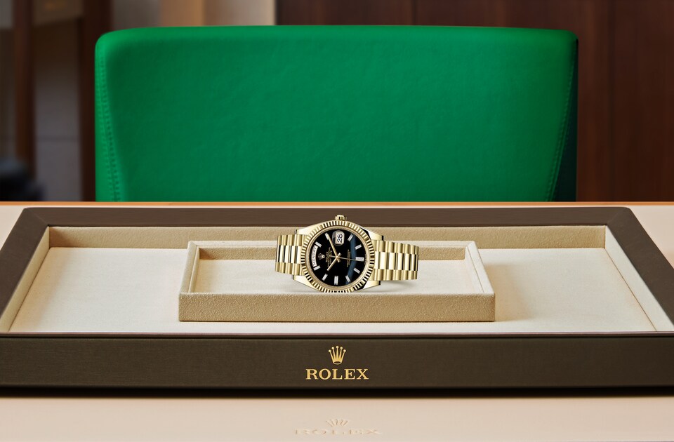Rolex Day-Date 40 Oyster, 40 mm, yellow gold m228238-0059 at Royal de Versailles