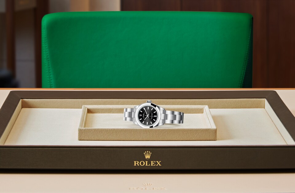 Rolex Oyster Perpetual 28 Oyster, 28 mm, Oystersteel m276200-0002 at Royal de Versailles